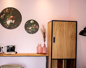 Moderne inrichting in Vakantiehuis in Blesdijke te midden van het serene Friese platteland in Friesland.