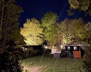 Huisje in Blesdijke, gezellige tuin met nachtverlichting in het hart van het Friese platteland.
