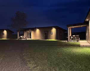 Moderne douche in vakantiehuis FR429, Blesdijke, Friesland. Stijlvolle badkamer met luxe voorzieningen.