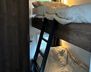 Knusse stapelbedkamer in Vakantiehuis in Blesdijke, perfect voor kinderen.