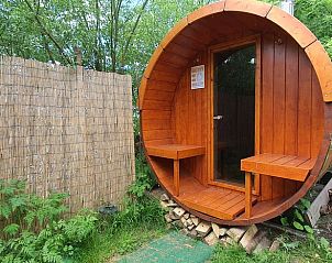 Vakantiehuisje in Easterein met houten sauna in een natuurlijke omgeving in Friesland.