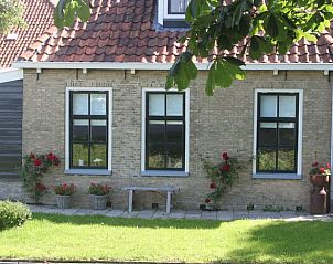 Rustieke gevel van Vakantiehuisje in Poppenwier, Friese platteland, Friesland.