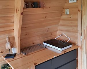 Praktische keukenruimte in Vakantiehuisje in Poppenwier, Het Friese platteland.