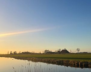 Schitterend uitzicht op het Friese platteland vanuit Huisje in Poppenwier, vakantiehuis in Friesland.