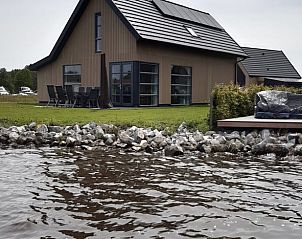 Verblijf 2611002 • Vakantiewoning Het Friese platteland • Waterbungalow 6 
