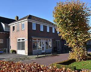 Guest house 2611418 • Holiday property Het Friese platteland • Uniek gelegen 11 persoons vakantiehuis aan de Waddenzee 
