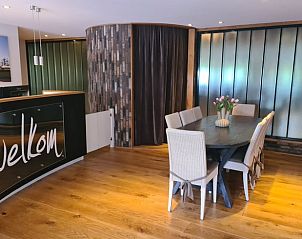 Welkomsthal in Vakantiehuisje in Westhem met houten interieur, Friese platteland, Friesland.