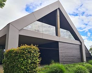 Moderne architectuur van Vakantiehuisje in Westhem, gelegen op het Friese platteland, Friesland.