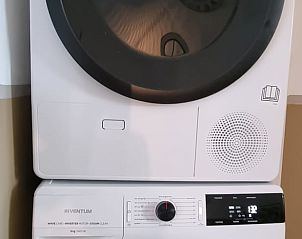 Wasmachine en droger in Vakantiehuis in Bantega, Friesland, voor extra gemak tijdens uw verblijf.