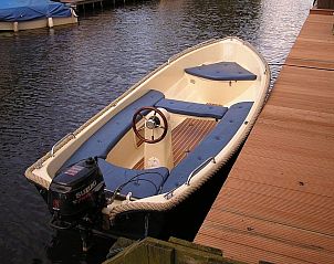 Verblijf 2612005 - Vakantiewoning Het Friese platteland - Luxe chalet 55 aan het water in Bantega met sloep 8 pax