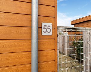 Verblijf 2612005 - Vakantiewoning Het Friese platteland - Luxe chalet 55 aan het water in Bantega met sloep 8 pax