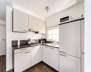 Verblijf 2612005 - Vakantiewoning Het Friese platteland - Luxe chalet 55 aan het water in Bantega met sloep 8 pax