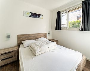 Verblijf 2612005 - Vakantiewoning Het Friese platteland - Luxe chalet 55 aan het water in Bantega met sloep 8 pax