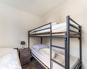 Verblijf 2612005 - Vakantiewoning Het Friese platteland - Luxe chalet 55 aan het water in Bantega met sloep 8 pax