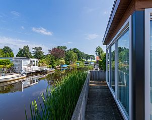 Prachtig uitzicht op het water vanaf Sluisje 54, vakantieaccommodatie in Bantega, Friesland.