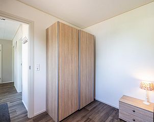 Kledingkast in chalet Sluisje 15, Bantega, Friesland, voor al uw bagage.