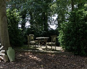 Luchtfoto van FR449 vakantiehuis in Bantega, Friesland met omliggende natuur.
