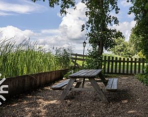 Badkamer met wastafel in FR449 vakantiehuis, Bantega, Friesland.