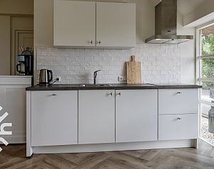 Toegangspoort naar FR449 vakantiehuis in Bantega, Friesland met charmante uitstraling.