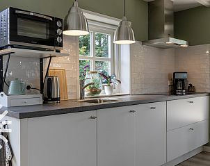 Gezellige zithoek in de tuin van vakantiehuis FR451, Bantega, Friesland.