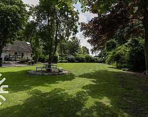 Luchtfoto van vakantiehuis FR451 op het Friese platteland in Bantega, Friesland.