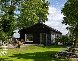 Open keuken in vakantiehuis FR451, Bantega, Friesland met moderne apparatuur.