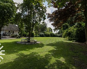 Ingang van vakantiehuis FR451 in Bantega, Friesland met uitzicht op het Friese platteland.