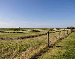 Uitzicht over de velden vanuit Huisje in Greonterp op het Friese platteland.