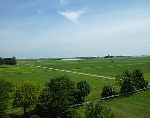 Panoramisch uitzicht op het Friese platteland bij Huisje in Greonterp, Friesland.
