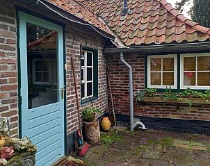 Authentieke details bij de ingang van Vakantiehuis in Oldeholtpade, Friesland.