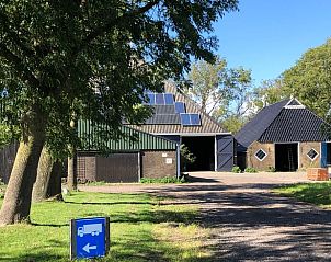 Traditionele boerderij bij Huisje in Wijnaldum, vakantiehuis in Friesland.