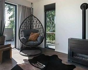 Verblijf 2613203 • Vakantiewoning Het Friese platteland • Toplocatie! Luxe 4 persoons vakantiehuis aan het vaarwater 