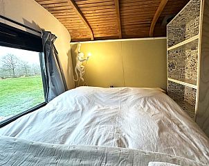 Uitzicht vanuit de slaapkamer van Vakantiehuis in Eastermar over het Friese landschap.