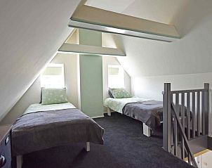 Moderne badkamer met douche in vakantiehuis FR417, Eastermar, Friesland.