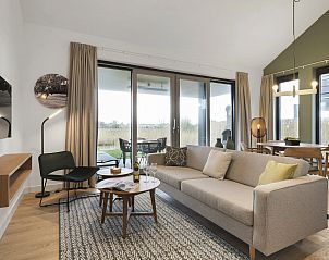 Open keuken en woonkamer in 4-persoons woning 4L, Witmarsum, met moderne faciliteiten en een knusse sfeer in Friesland.