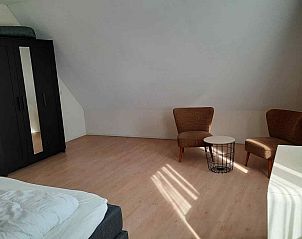 Ruime slaapkamer in vakantiehuis FR092, Garyp, Friesland.