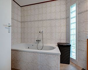 Guest house 2613609 - Chalet Het Friese platteland - Knus chalet in Friesland met hottub