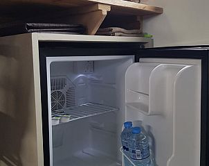 Compacte koelkast in Vakantiehuis in Kootstertille, Friesland, voor al uw benodigdheden.