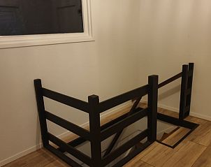 Trap naar bovenverdieping in Vakantiehuis in Lollum, Friesland.