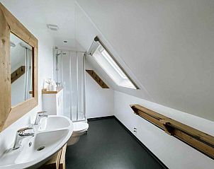 Stijlvolle slaapkamer in vakantiehuis FR1013 op het Friese platteland, Lollum.