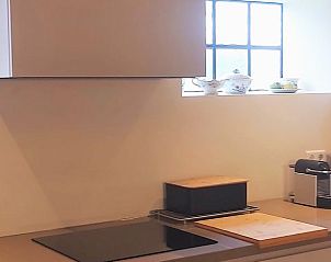 Klassiek servies met uitzicht in Vakantiehuis in Drogeham, Friesland.