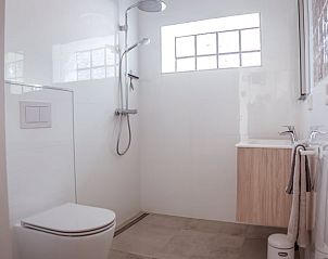 Traditionele kunst in Vakantiehuis in Drogeham, Friesland, met historische taferelen.