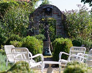 Tuinhoekje in Huisje in Drogeham, vakantiehuis in Friesland met rustgevende natuur.