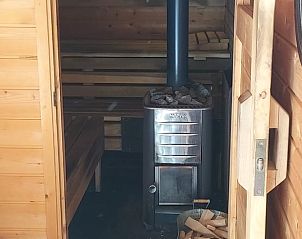 Traditionele sauna in Vakantiehuisje in Drogeham, Friesland, voor ultieme ontspanning op het platteland.