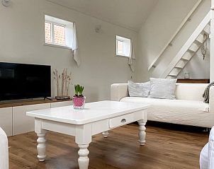 Moderne woonkamer in vakantiehuis Huisje in Longa, perfect voor een familievakantie.