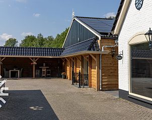 Gezellige eetruimte in vakantiehuis FR365 op het Friese platteland.