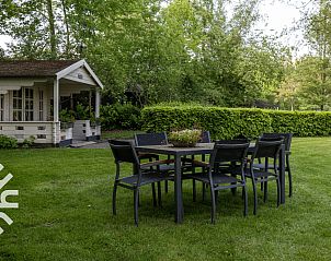 Pittoresk dorpje nabij vakantiehuis FR365 in Friesland.