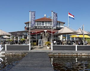Binnenplaats van vakantiehuis FR365 op het Friese platteland.