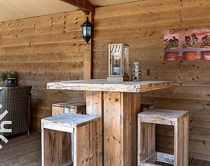 Moderne wastafel in vakantiehuis FR365 in Sonnega, Friesland.