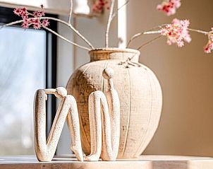 Decoratieve details in Huisje in Wytgaard, vakantiehuis op het Friese platteland, Friesland.